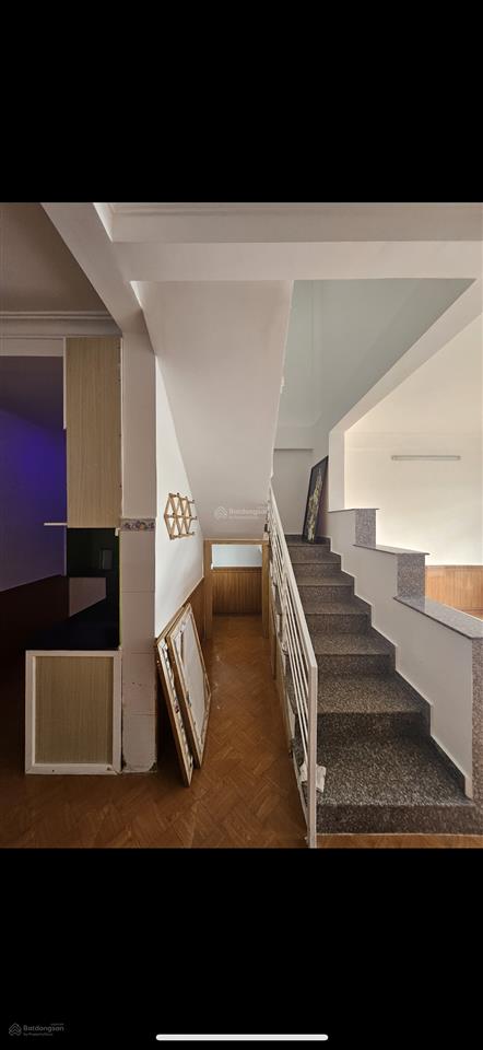 Nhà xây dựng sổ riêng giá ngộp