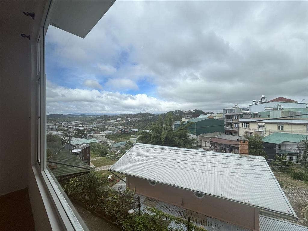 Nhà xây dựng sổ riêng giá ngộp