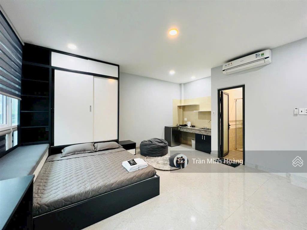 Cho thuê căn hộ ở cù lao gần trường sa phú nhuận giáp q1, q3 full nội thất thang máy cửa sổ 35m2
