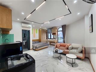 Cho thuê căn hộ full nội thất ban công 40m2 máy giặt riêng gần ngã tư hàng xanh ở đinh bộ lĩnh