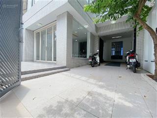 Bán biệt thự kdc phong phú 5, gần bx.q.8, 3 tầng, 9x20m, giá chỉ 16.3 tỷ.