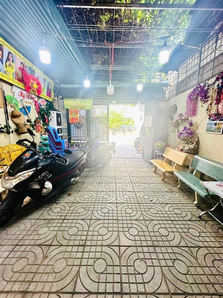 Bán nhà mặt tiền sát cao lổ p4 quận 8 xe hơi ngủ nhà  ngang 5x17m  chỉ nhỉnh 6tỷ. shr chính chủ