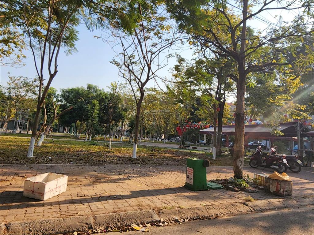 Bán đất khả lễ 1 làn 2 đường bình than và lê thánh tông nhìn chếch vườn hoa mặt trần khánh hưng