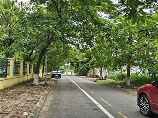Em cần bán ạ đất biệt thự  256m2
hướng tây bắc
đường ngô quyền  p.kinh bắc