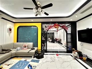 Cực hiếm ! nhà hoàng cầu 72 m2 , 6,6 m mặt tiền , 6 tầng , thang máy , ô tô vào nhà giá 24 tỉ