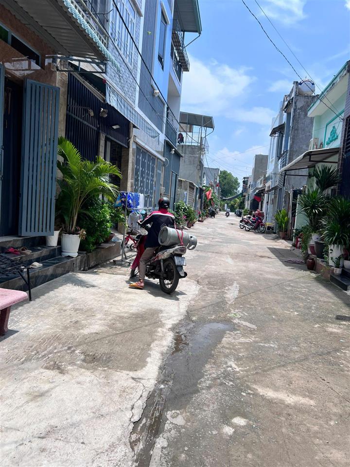 Đất sổ riêng (4.9m x 10.7) xây full đất. đường 8, long phước, quận 9 dân ở đông đúc. không ngập