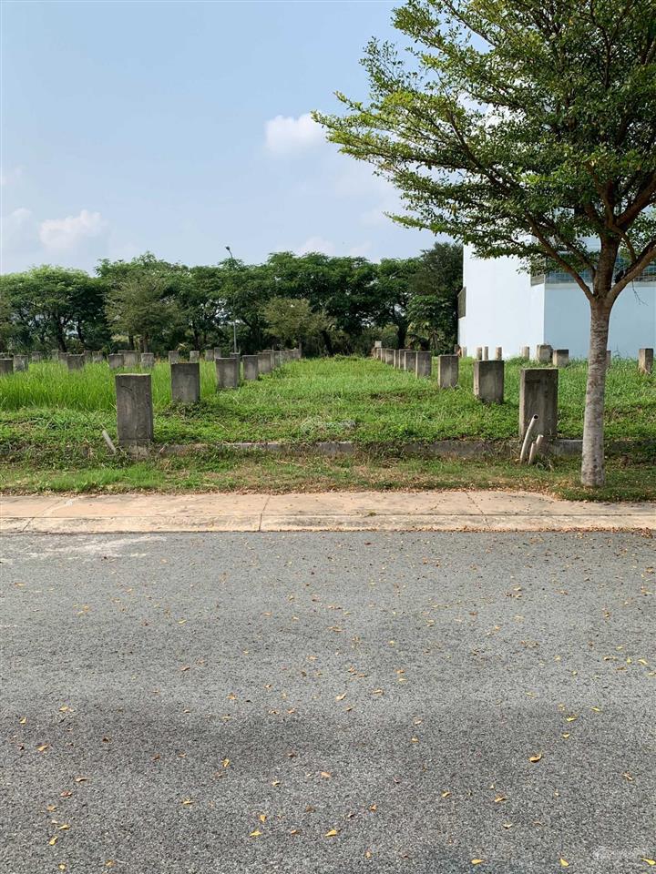 Bán nhanh đất kdc nhơn đức, dt 95m2 giá 4tỷ4  0903 333 *** tuyền ạ
