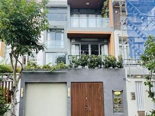 Bán nhanh biệt thự view sông phú mỹ hưng  7m x 20m, 3 lầu giá 30 tỷ thương lượng