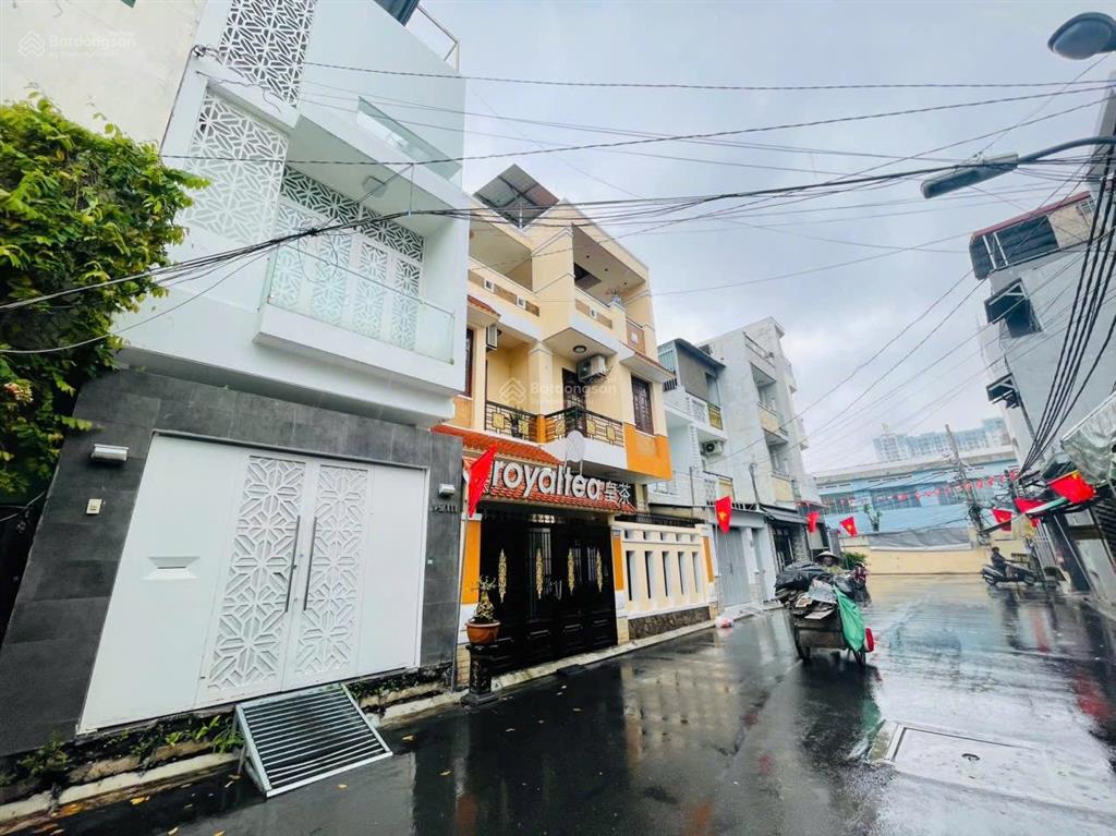 Nhà mới 4 tầng cạnh lotte, hẻm 8m giá tốt 9,5 tỷ cần bán gấp