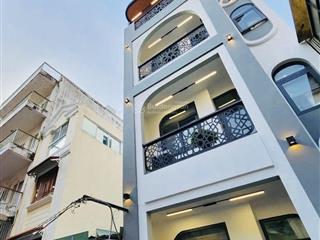 Toà chdv 7 tầng thu nhập 1,2 tỷ / năm giá đầu tư 20 tỷ thương lượng