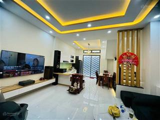 Bán gấp đường lý chính thắng, phường võ thị sáu, quận 3, 52m2,2tỷ 900tr hẻm xe hơi, sổ hồng riêng