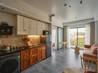 Căn hộ ban công tách bếp  gần vạn hạnh mall, ngã bảy lý thái tổ