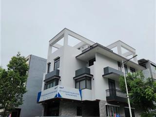 Cho thuê villa giá 90tr/tháng dt 11x20m sàn trống suốt, khu compound an ninh  0775 315 ***