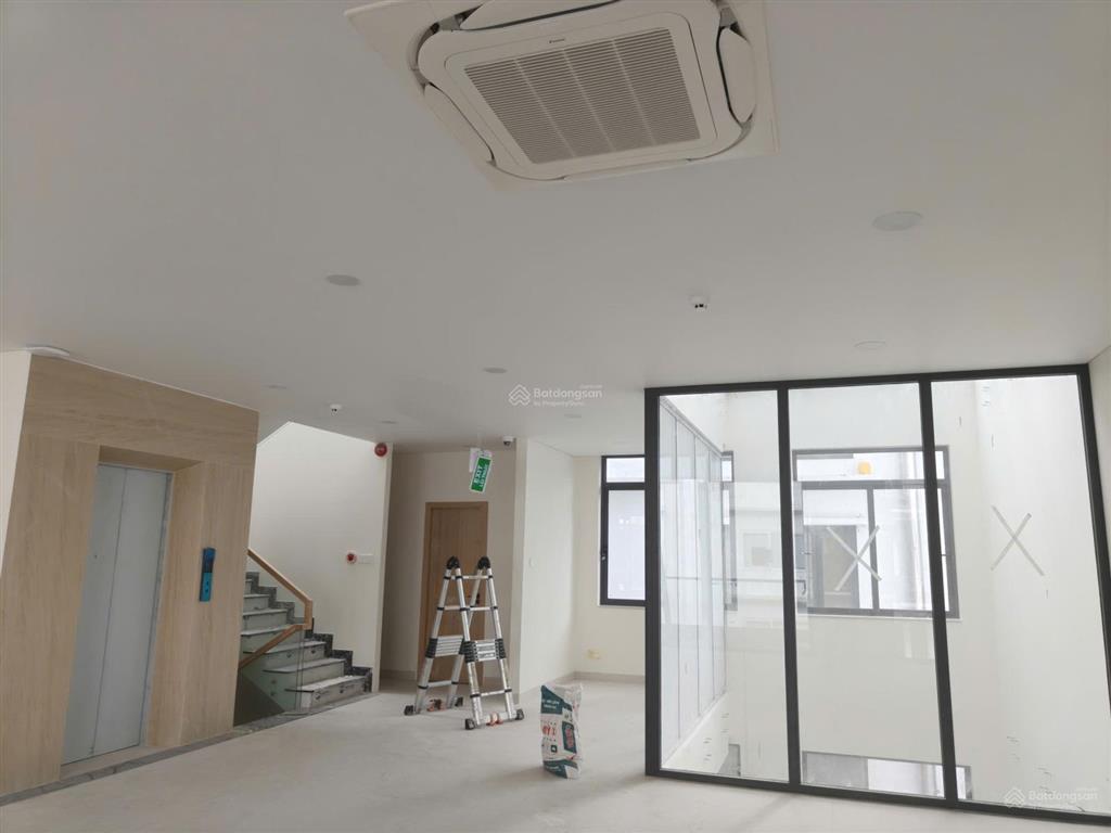 Cho thuê nhà phố làm vp cty, giá 90tr/tháng dt 10x18m khu compound an ninh nhà mới đẹp