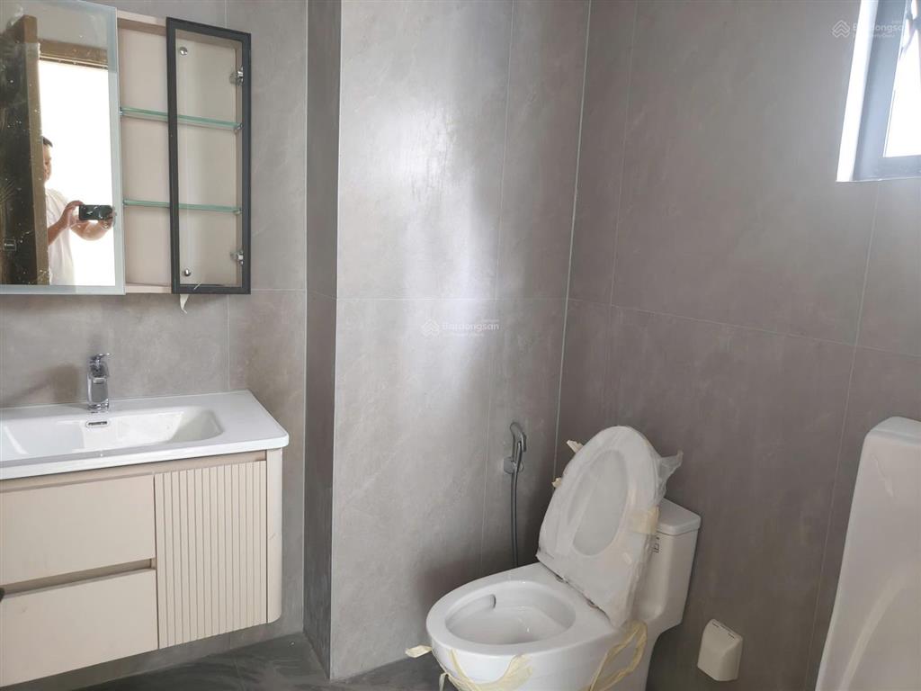 Cho thuê nhà phố làm vp cty, giá 90tr/tháng dt 10x18m khu compound an ninh nhà mới đẹp