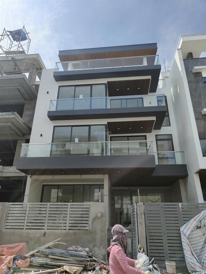 Cho thuê nhà phố làm vp cty, giá 90tr/tháng dt 10x18m khu compound an ninh nhà mới đẹp