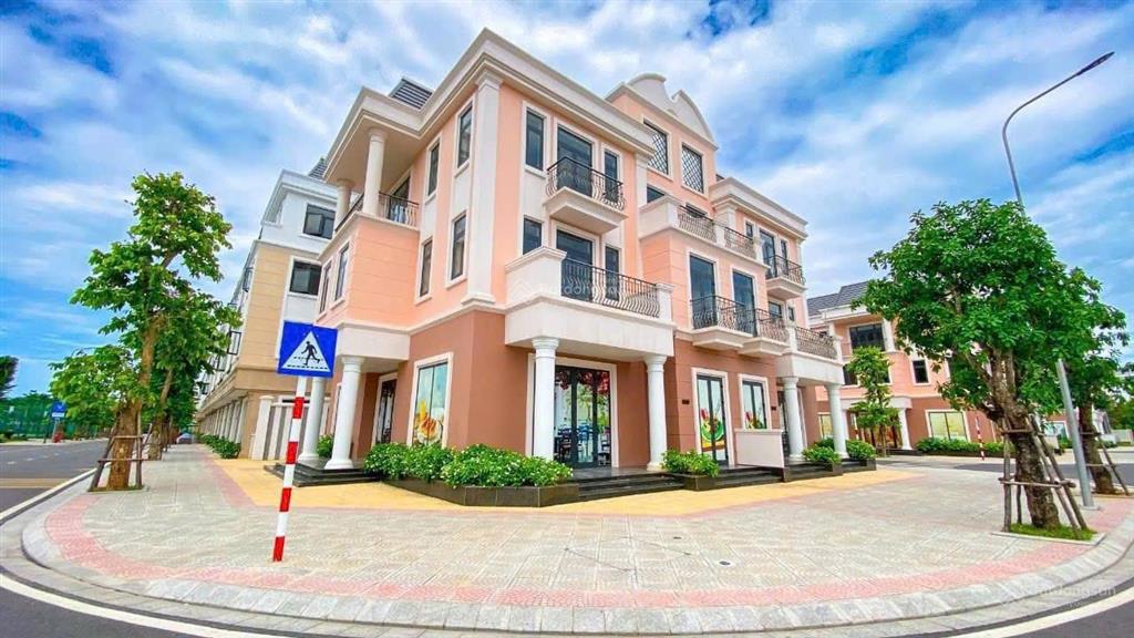 Bán căn biệt thự vincom shophous 3 mặt tiền 85m đắc địa, vị trí trung tâm tp đông hà quảng trị