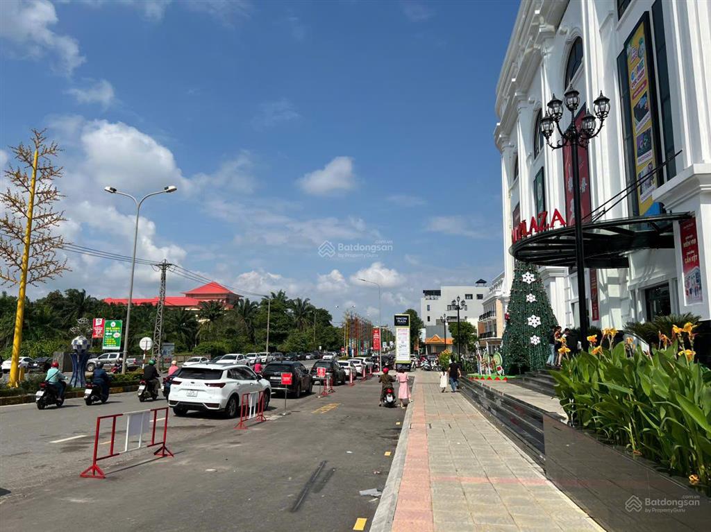 Bán căn biệt thự vincom shophous 3 mặt tiền 85m đắc địa, vị trí trung tâm tp đông hà  quảng trị