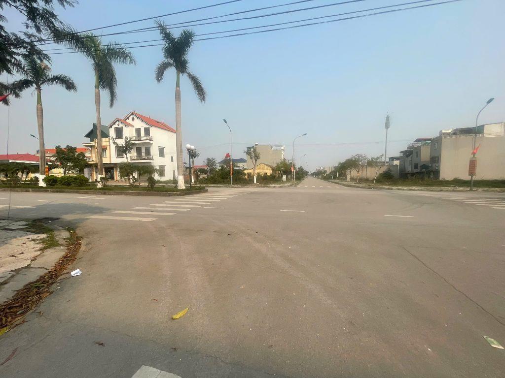Đất thổ cư tại KĐT Kim Sơn , Đông Triều , Quảng Ninh có diện tích 300m2 với mặt tiền rộng 15m