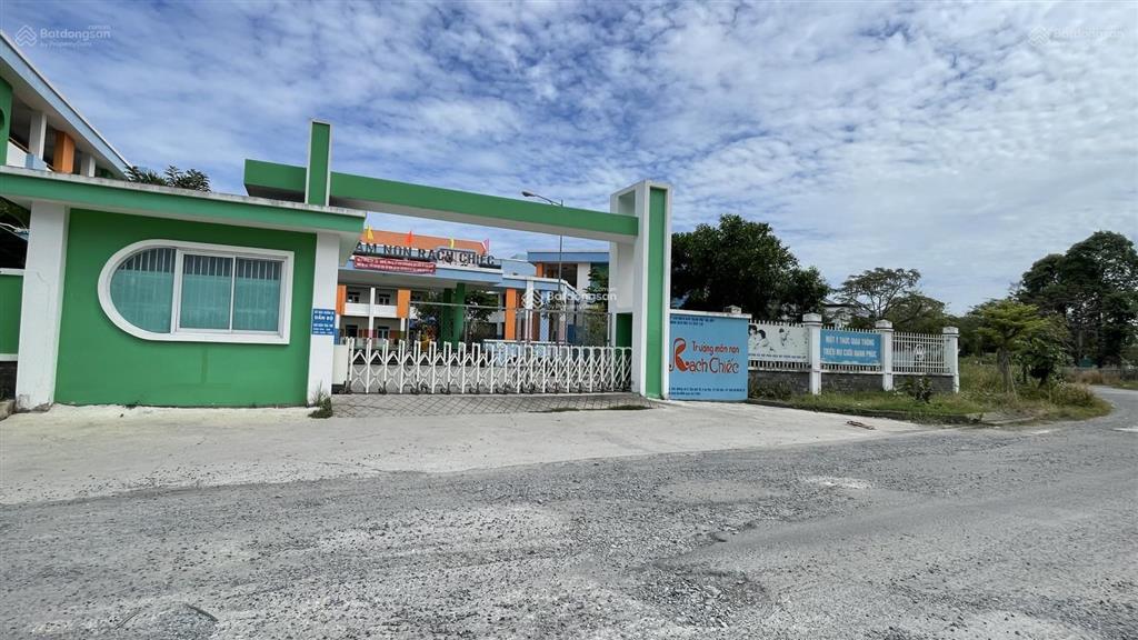 Chủ gửi em vài nền đất sạch đẹp khu nam rạch chiếc 30ha  dt 5mx16m(80m2)  giá 12.8 tỷ  sổ hồng