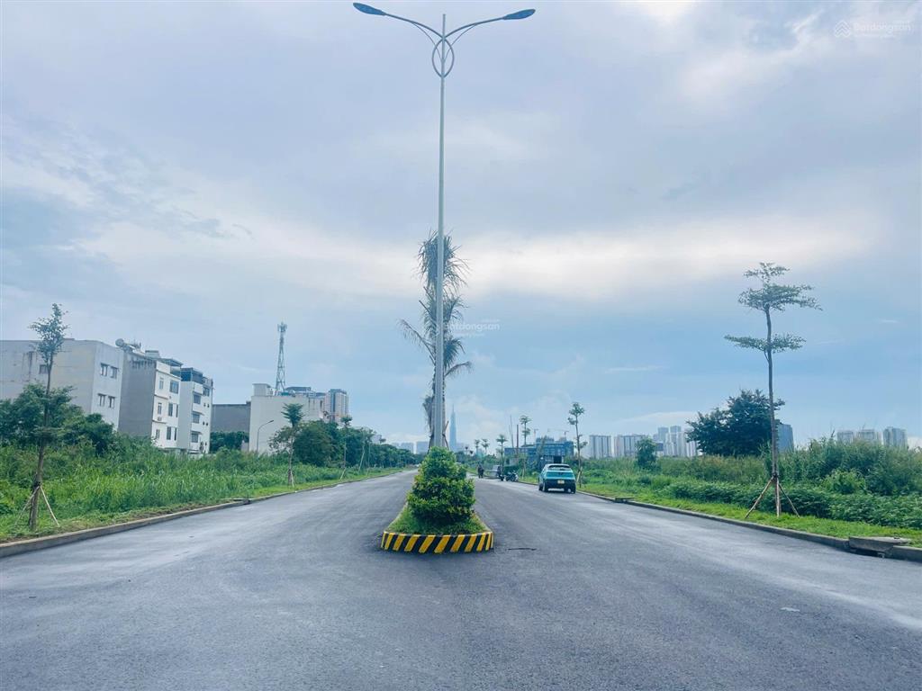 Chủ gửi em vài nền đất sạch đẹp khu nam rạch chiếc 30ha  dt 5mx16m(80m2)  giá 12.8 tỷ  sổ hồng