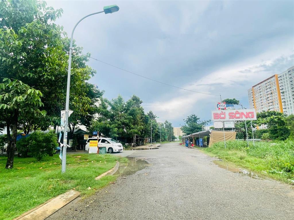 Chủ gửi em vài nền đất sạch đẹp khu nam rạch chiếc 30ha  dt 5mx16m(80m2)  giá 12.8 tỷ  sổ hồng