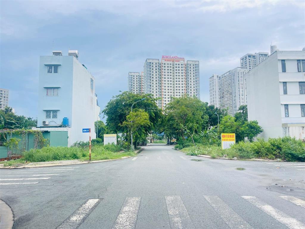 Chủ gửi em vài nền đất sạch đẹp khu nam rạch chiếc 30ha  dt 5mx16m(80m2)  giá 12.8 tỷ  sổ hồng