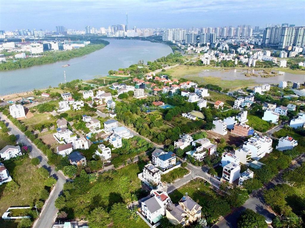 Chính chủ thiện chí bán nhanh nền đất mt nguyễn địa lô  dt 7mx18m  gía 250 triệu/m2  sổ hồng