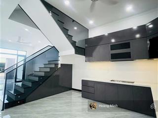 Nhà đẹp mt tdm, 100m2, ở ngay, đường 8m, hơn 4 đồng tl