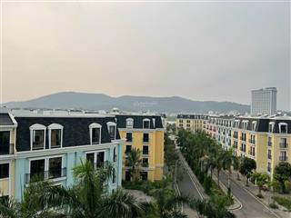 E trinh bán căn 7 ngủ full nội thất +bể bơi nằm ngay trục đường đôi cách biển 300m giá 12tỷ.