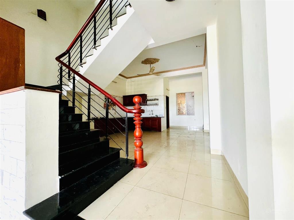 Gia đình chuyển công tác nên bán nhà 4 tầng đường lê duy đình thanh khê