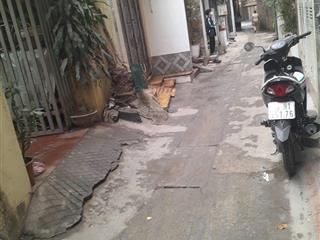Bán nhà cũ 4 tầng phố hoàng mai cực gần phố giá chỉ 133tr/m2