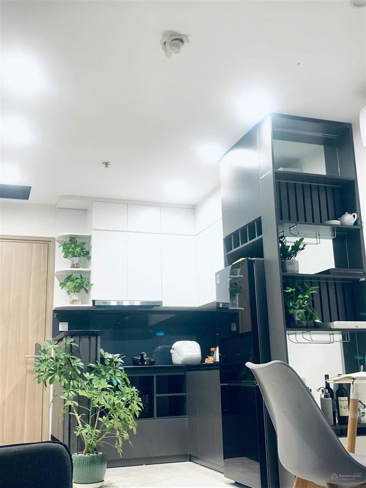 Giá siêu tốt, bán căn hộ 1n + dt 42,8m2 phân khu gs giá 2,9 tỷ hướng đn mát mẻ nội thất full đồ