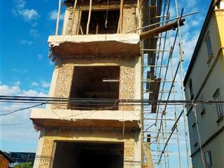 Nhà mặt phố xe bus chánh + kính doanh mọi mặt hàng, 50m2 , 4 tầng , tầng 2 phòng ngủ đầy đủ công.