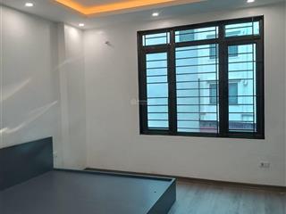 Nhà đẹp la phù, 6 tầng thang máy, ô tô 7 chỗ vào nhà , nội thất đầy đủ .  cc 0904 529 ***.
