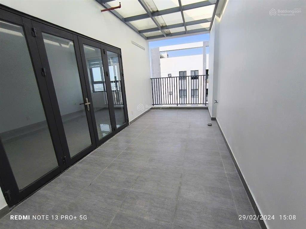Hot, bán chung cư saigon intela 128m2 3pn 3wc skyvilla sân vườn 28m2 giá giảm 150 triệu