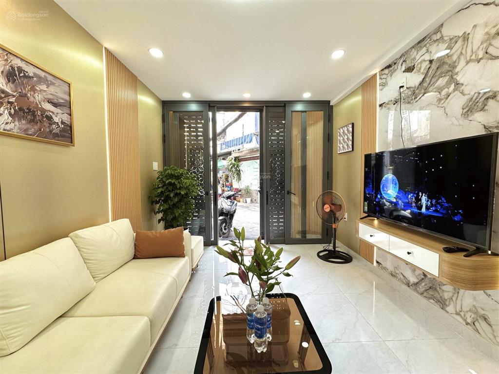 Bán nhà mặt tiền huỳnh văn bánh phú nhuận 39m2 chỉ 5.9 tỷ mới ở ngay
