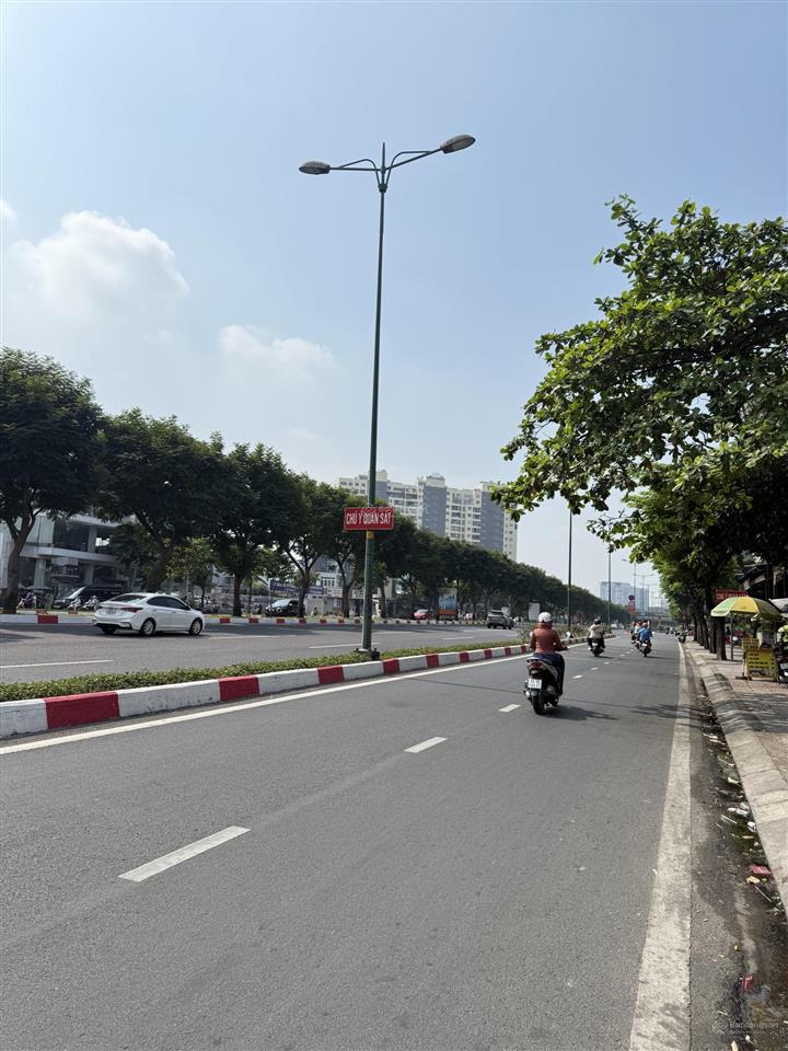 Bán nhà phạm văn đồng 72m2 chi 8 tỷ tl