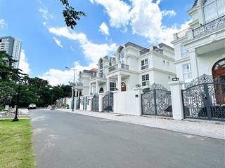 Ngay nguyễn văn hưởng ,thảo điền q.2. bán biệt thự sân vườn dt 20 x 37m. chỉ 150tr/m2. giá 111 tỷ