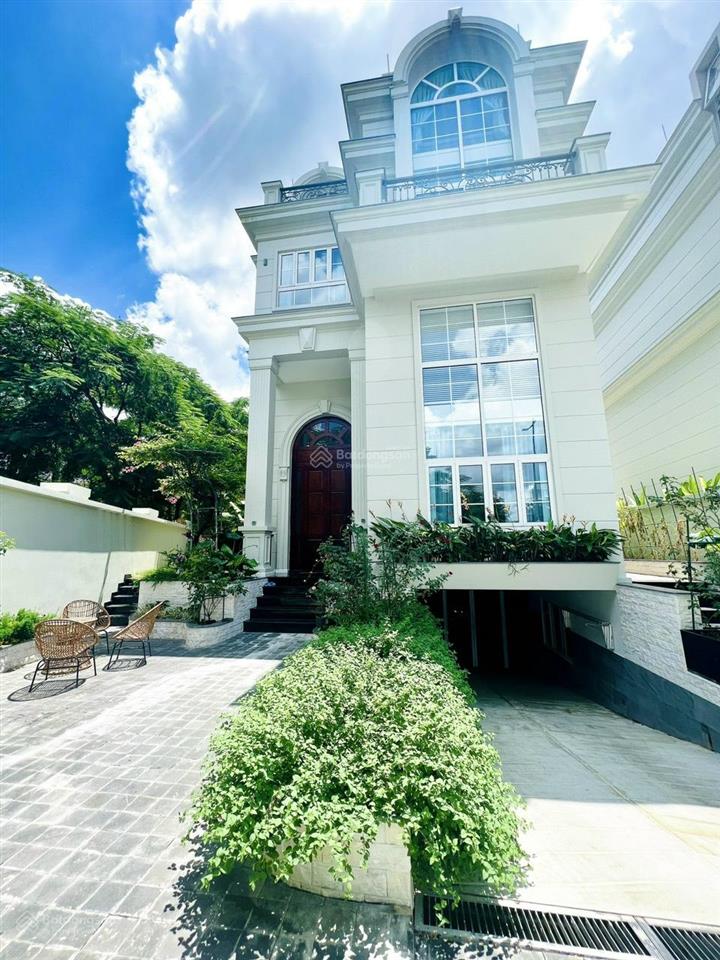 Ngay nguyễn văn hưởng ,thảo điền q.2. bán biệt thự sân vườn dt 20 x 37m. chỉ 150tr/m2. giá 111 tỷ