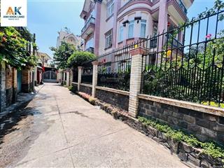 Biệt thự sân vườn  hẻm xe hơi, trung tâm tp. thủ đức  213m vuông  5pn  sân rộng đậu 5 ô tô