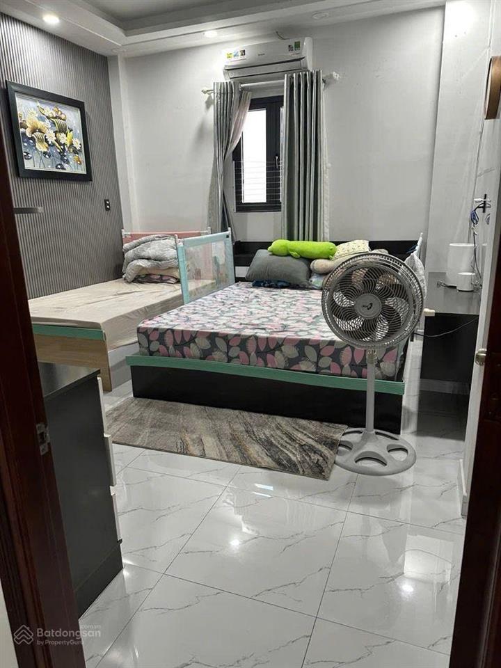 Nhà đẹp  vào ở ngay  4 tầng  5pn  ngay vòng xoay lê đại hành  8 tỷ hơn