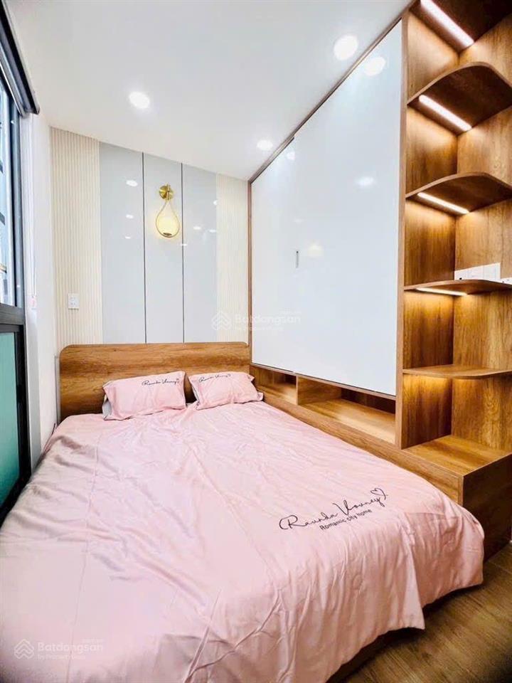 Nhà 5 tầng  hẻm ô tô thông  ngay lê đại hành  9tỷ xíu