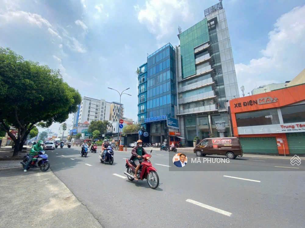 Bán gấp tòa nhà mt hoàng văn thụ, đoạn đẹp nhất. ngang 11m, hầm 10 tầng