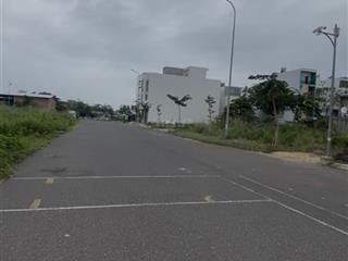 Lô góc rẻ nhất dự án lô góc b11 diện tích 142m2 giá 95tr/m2, xung quanh giá 130tr/m2