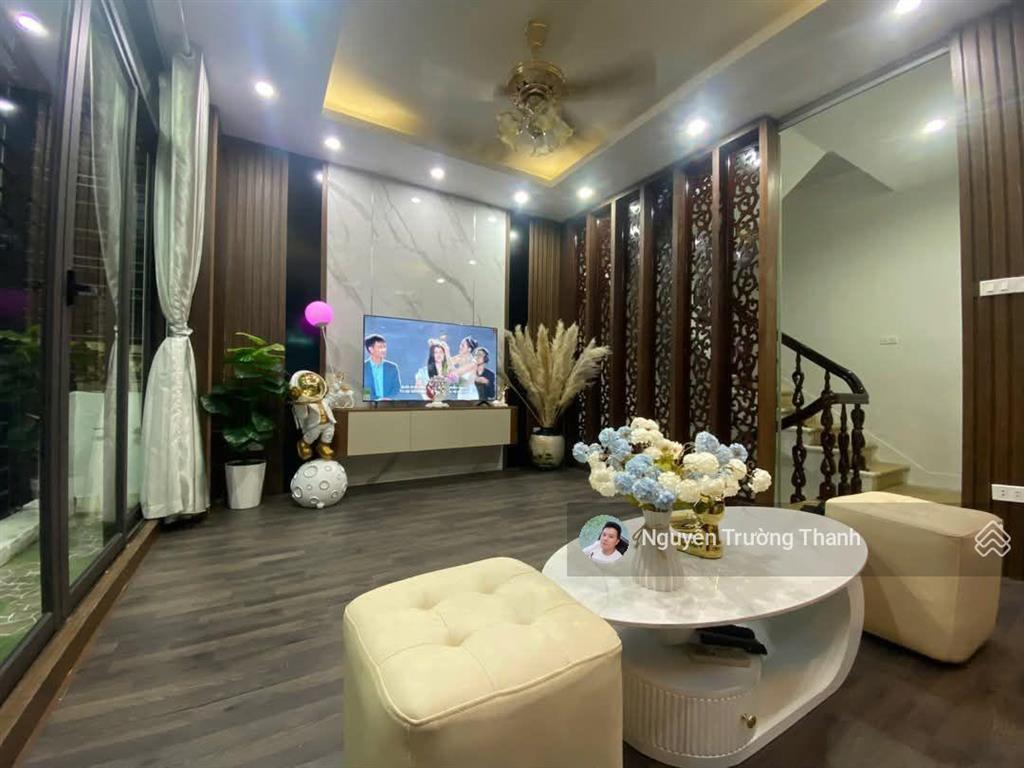 Xuân thủy, phân lô, ô tô, lô góc khu vực vip, dân trí cao,nội thất đẹp,20/22mt1/33mt2x6 tầng,9.8 tỷ