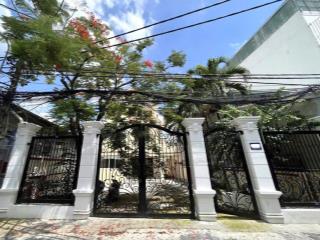 Bán biệt thự 10,2x30m, 3 tầng, giá 16 tỷ. đường bùi văn ba, p. tân thuận đông, quận 7 gần trung tâm