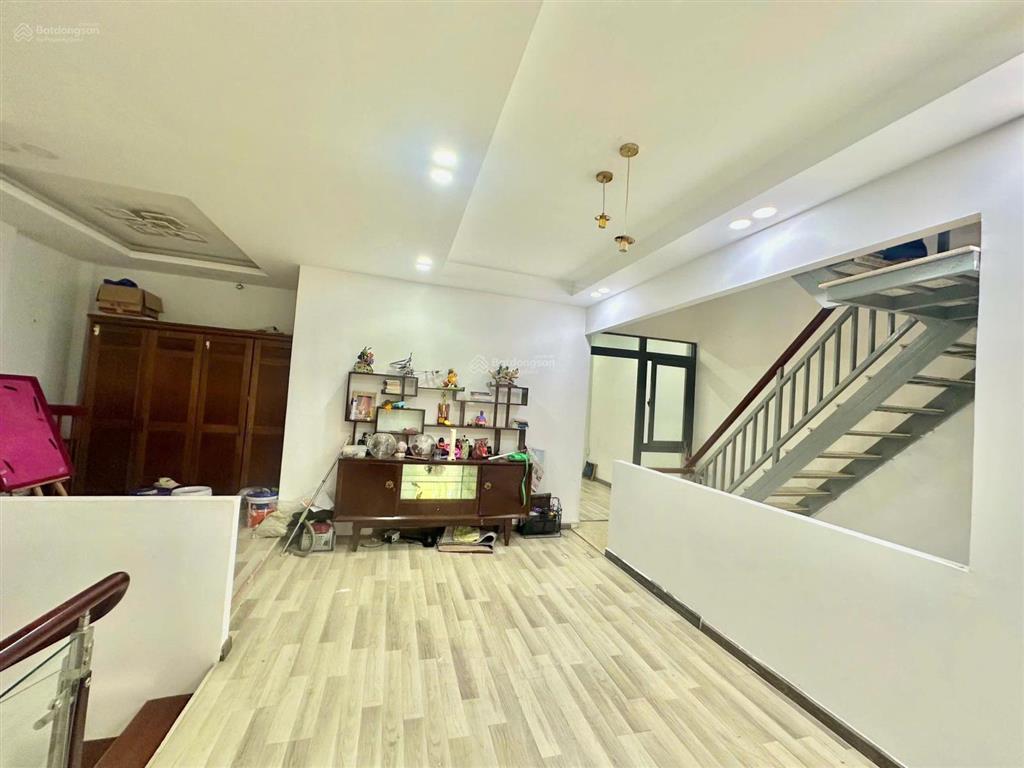 Giảm nhiều bán gấp nhanh tay thì còn biệt thự đẹp 8x18m, 3tầng, giá 15tỷ, đường nguyễn thị thập, q7