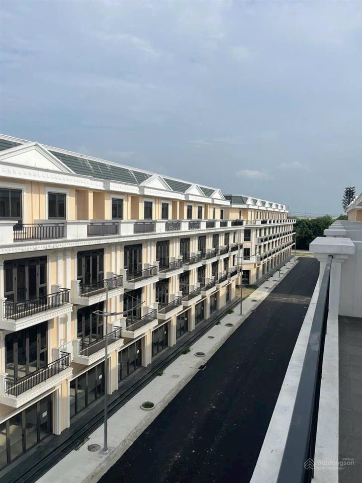 Bán căn lk vietsing square kđt vsip  bắc ninh ngay sát hà nội giá chỉ 5,3tỷ dt 75m2 sẵn nhà 4 tầng