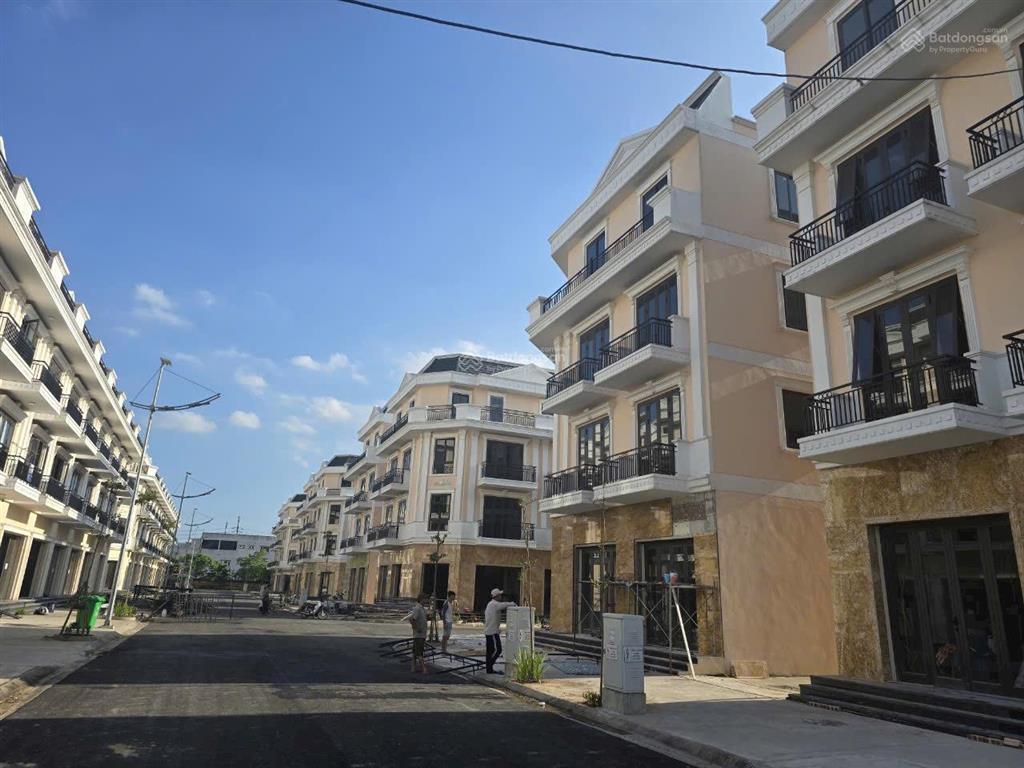 Bán căn lk vietsing square kđt vsip  bắc ninh ngay sát hà nội giá chỉ 5,3tỷ dt 75m2 sẵn nhà 4 tầng